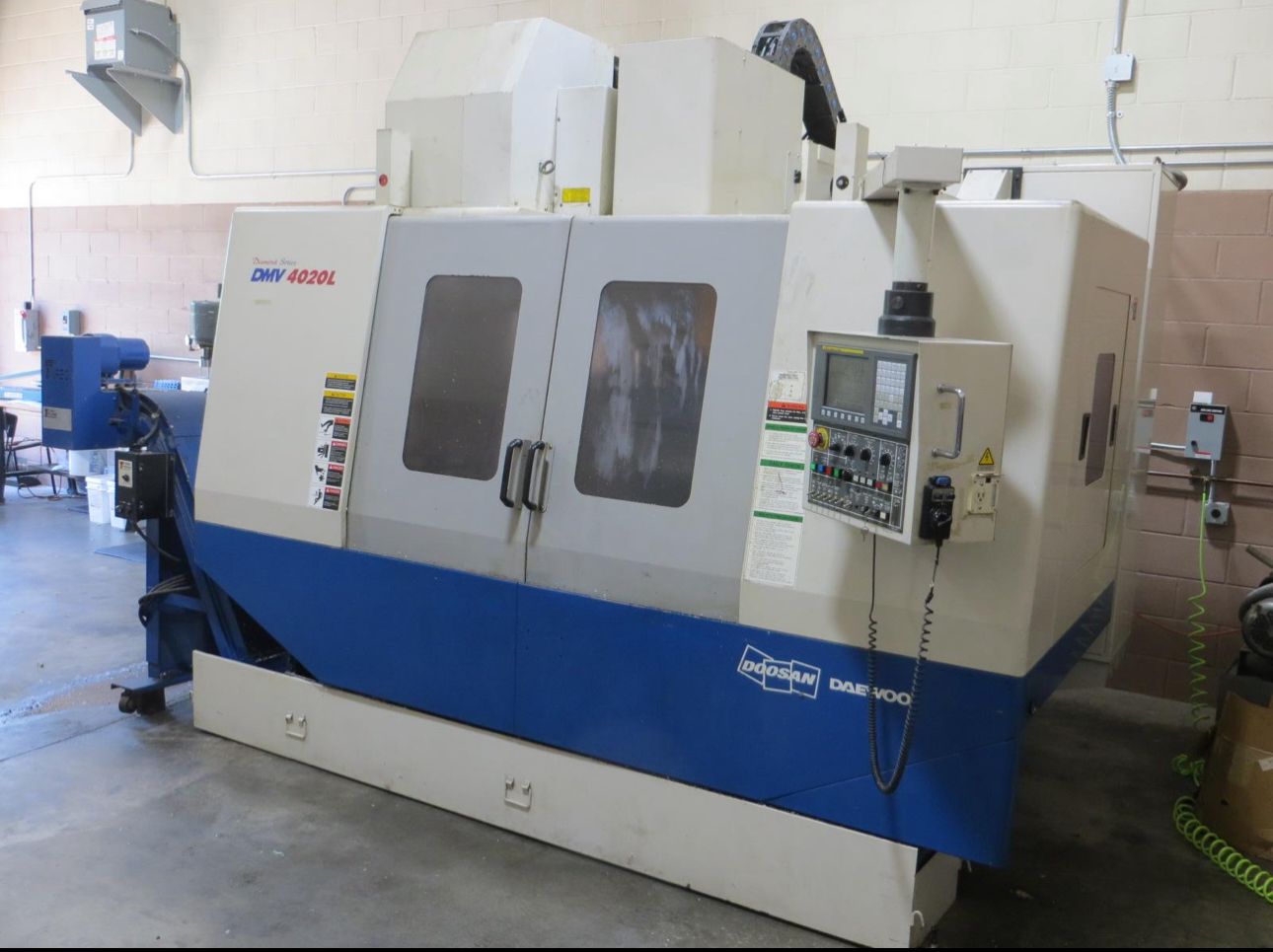 VERTICAL MACHINING CENTER DOOSAN DMV4020L